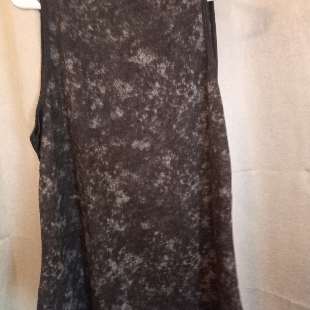 L and XL Women Tank - Picture 4 of 4